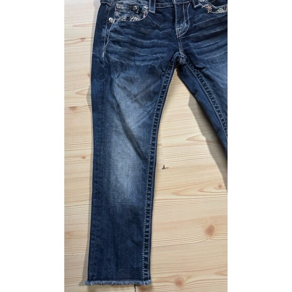 Miss Me JE8667C Signature Cropped Size 26 Embroidered Distressed Stud Jeans - Picture 2 of 10